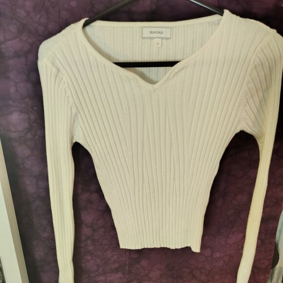 Rihoas Cream V-Neck Sweater – Long Sleeve, Soft Knit Elegance CLEARENCE - Picture 1 of 3